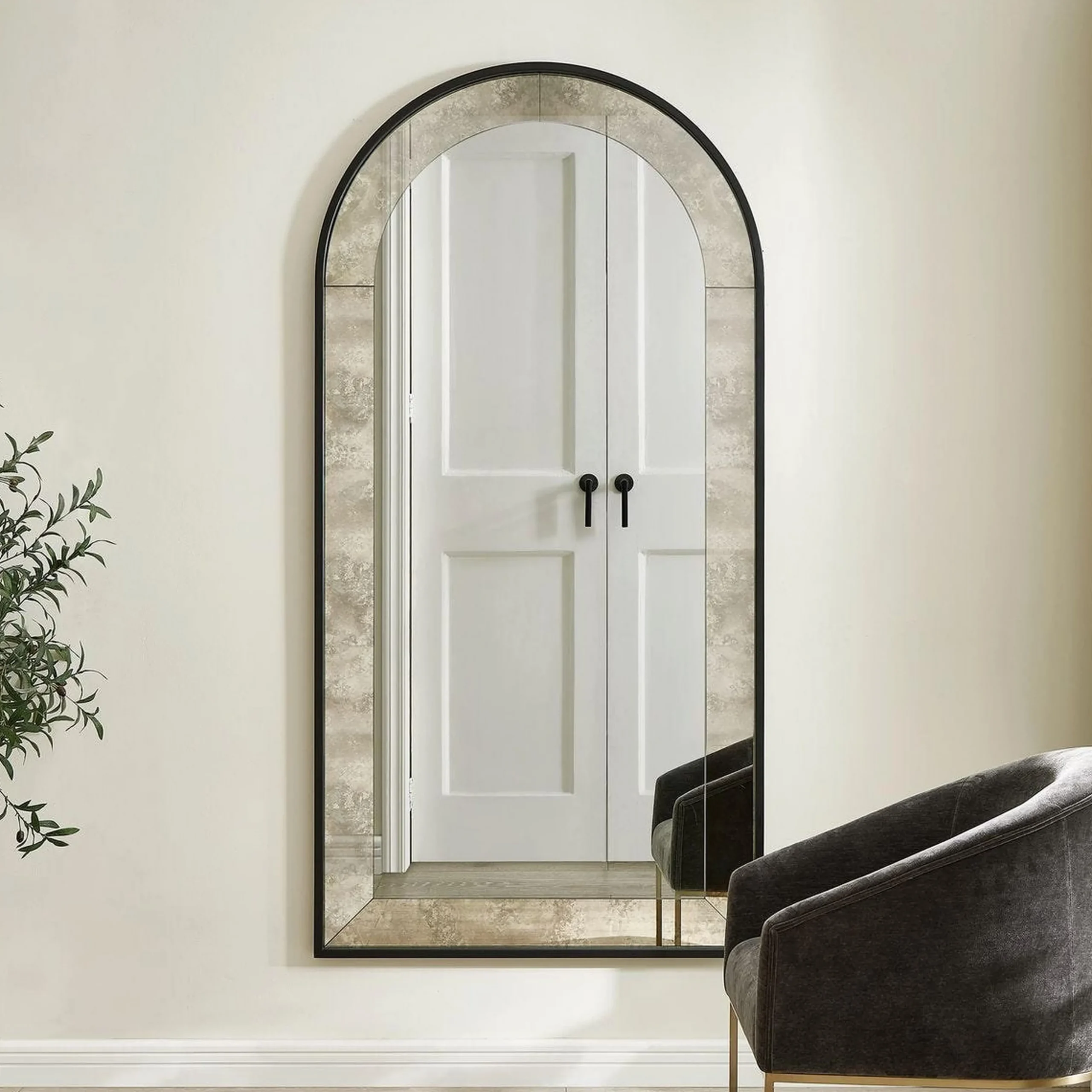Antonella Mirror