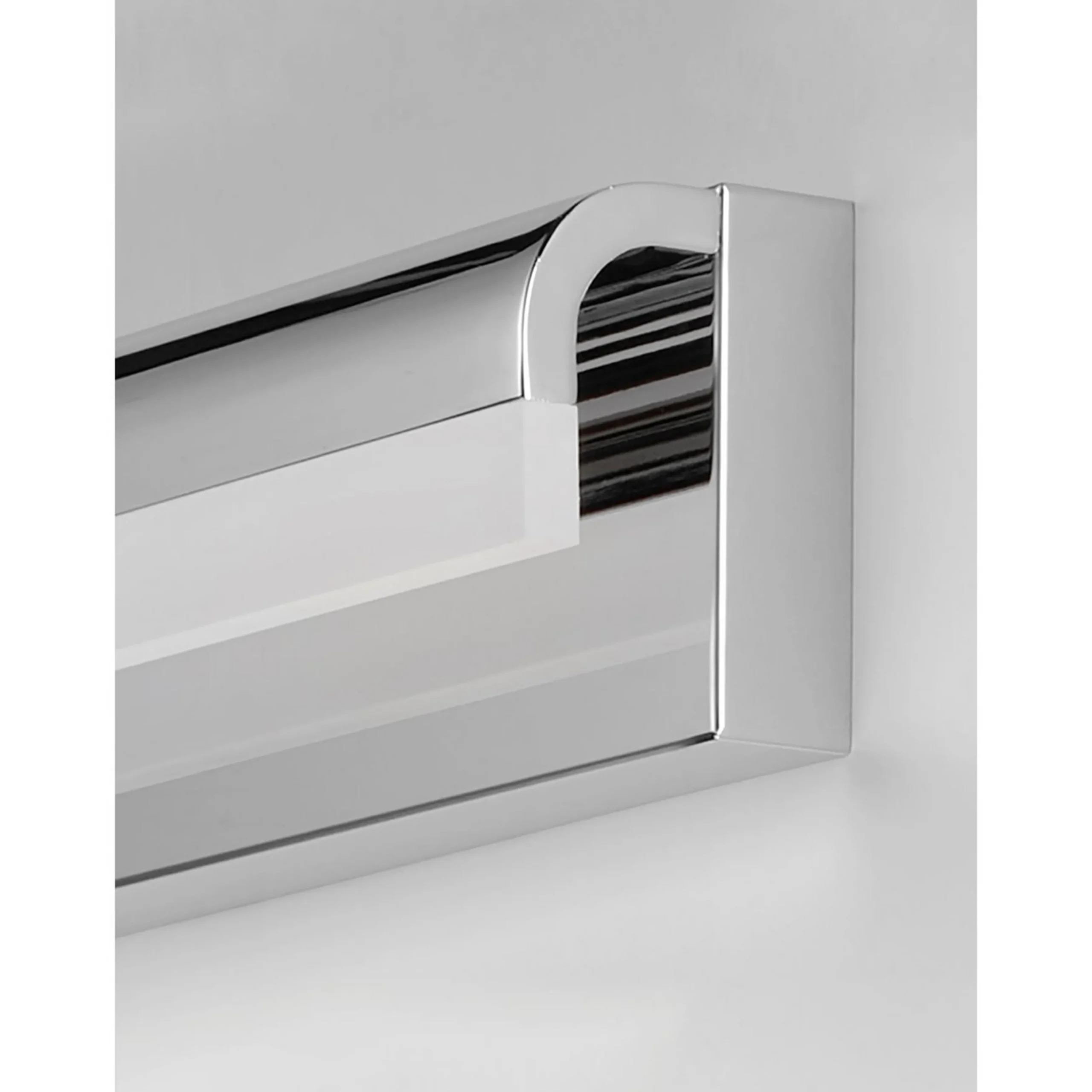 Curved LED Lean Vanity Light - Medium