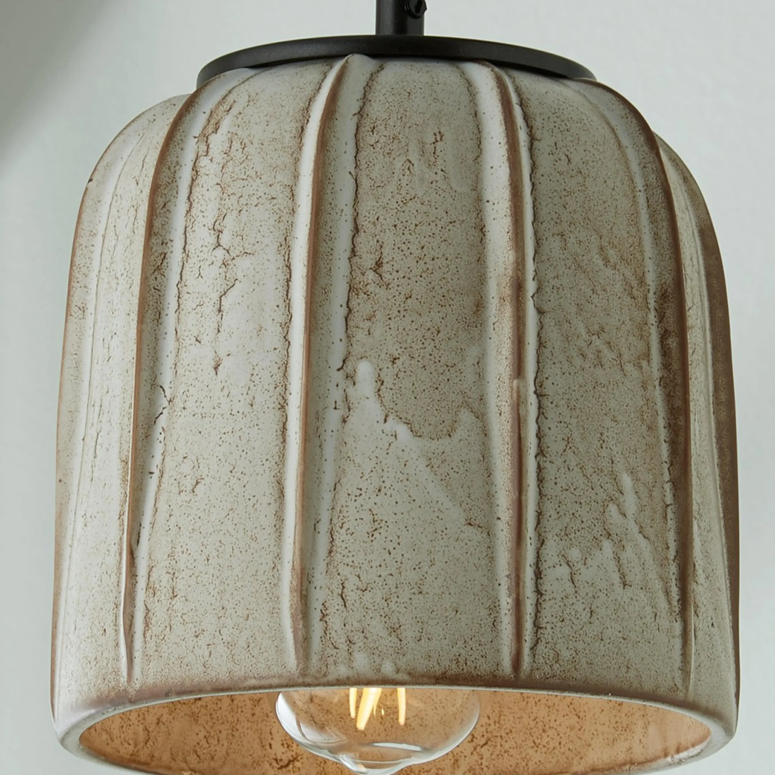 Distressed Cream Ridged Pot