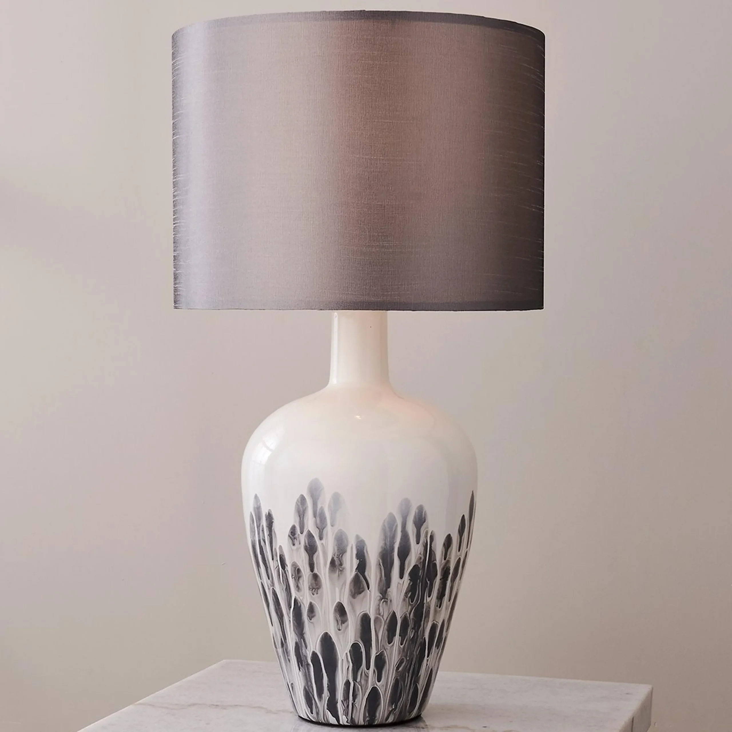 Safed Tapakana Table Lamp