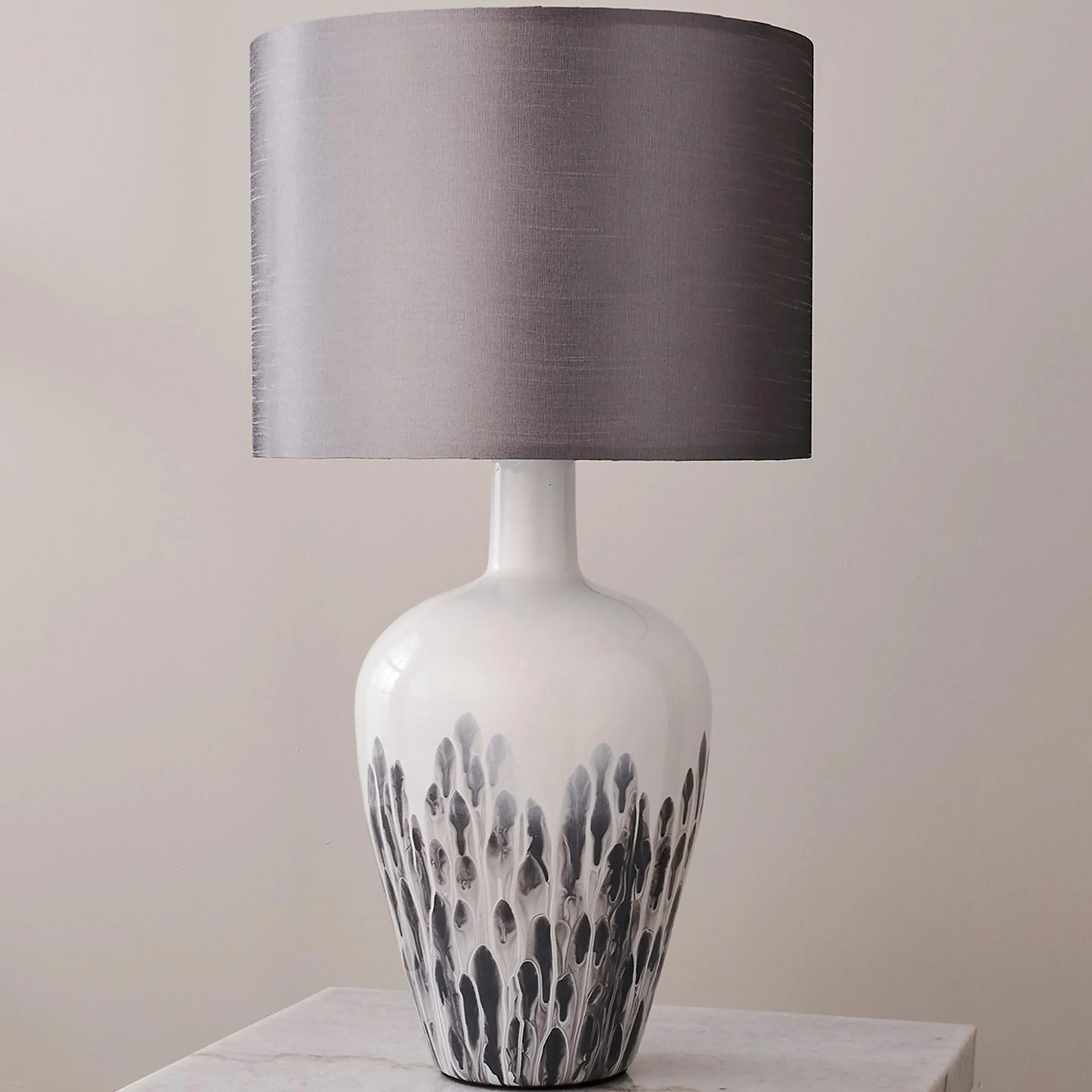 Safed Tapakana Table Lamp