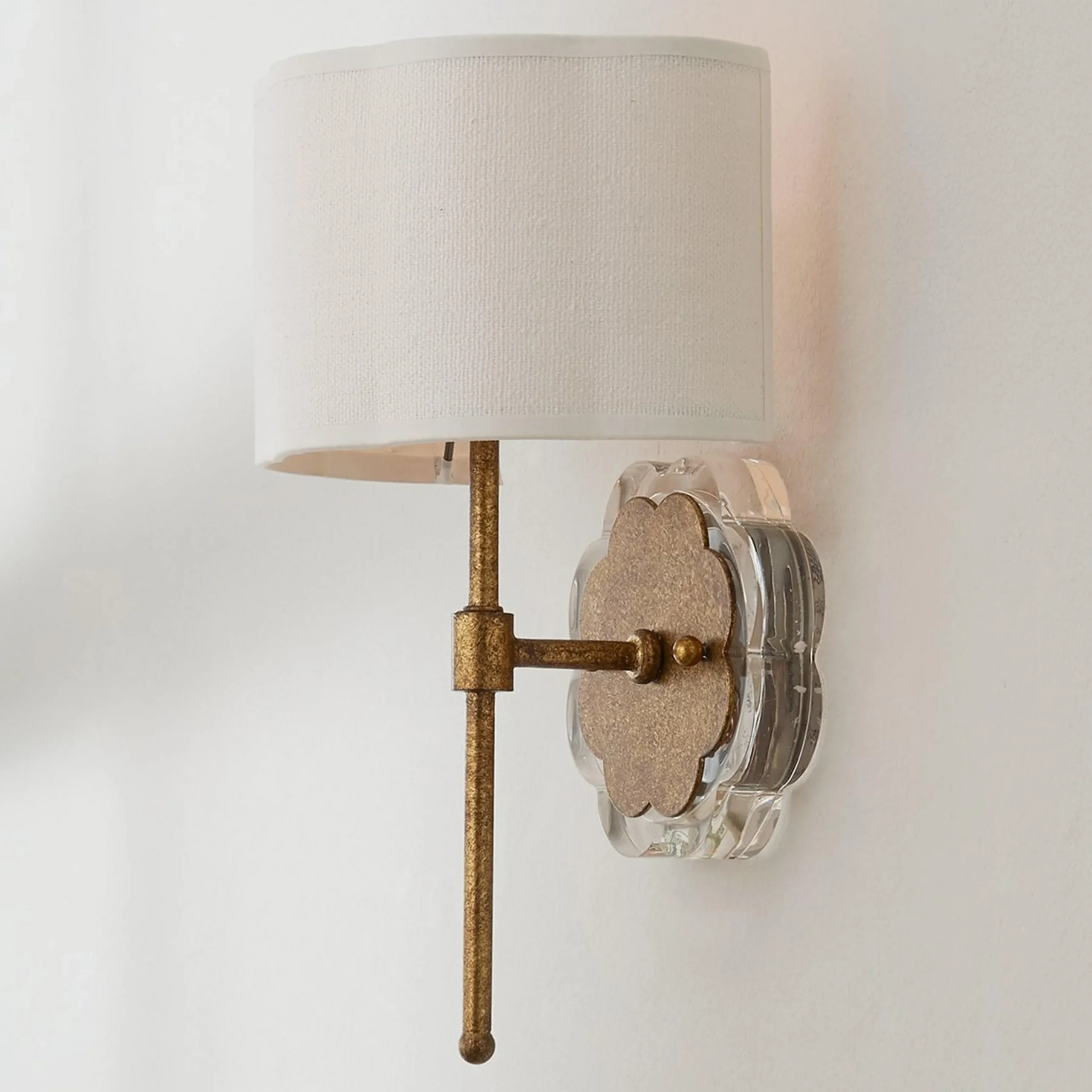 Scalloped Daisy Shade Sconce