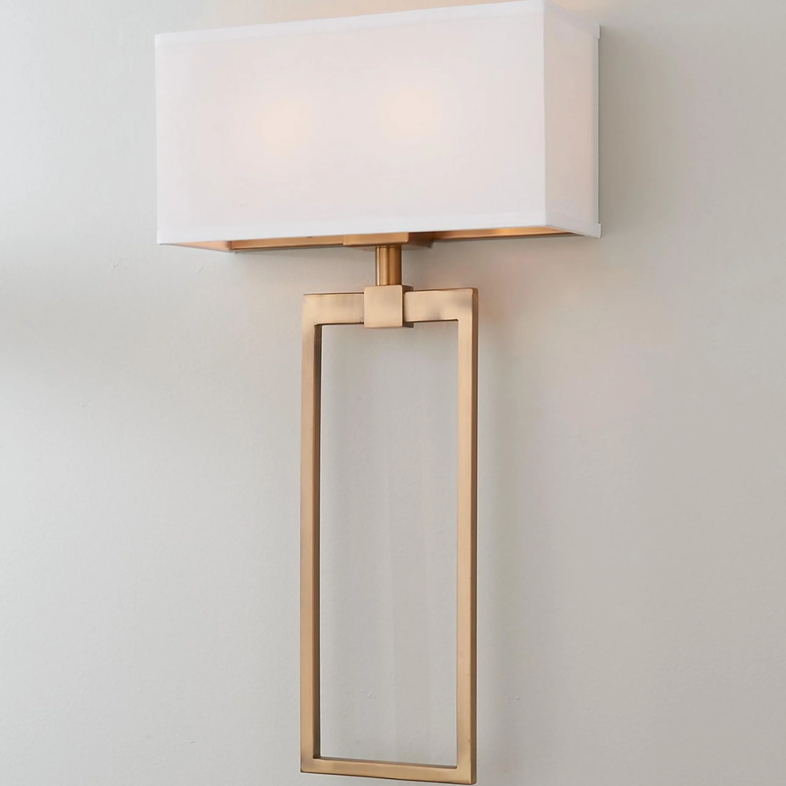 Sleek Chic Sconce